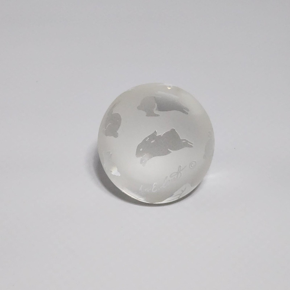 Vintage 1991 Arthur Court Glass Paperweight Frosted Etched Rabbit Motif - Picture 4 of 12